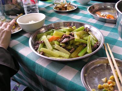 食事　セロリ炒め